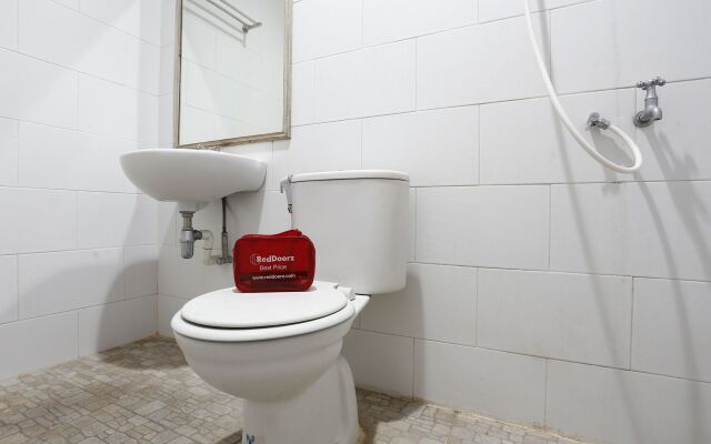 RedDoorz Plus near Adisucipto Airport 2