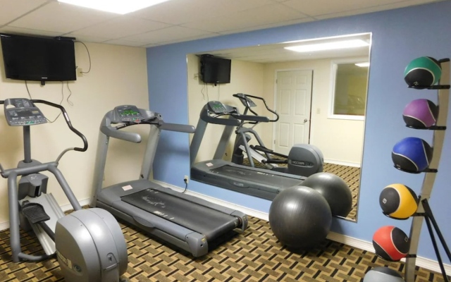 Days Inn by Wyndham West Branch Iowa City Area