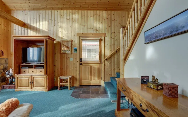 Forest Ridge 2 Bedroom Home by RedAwning