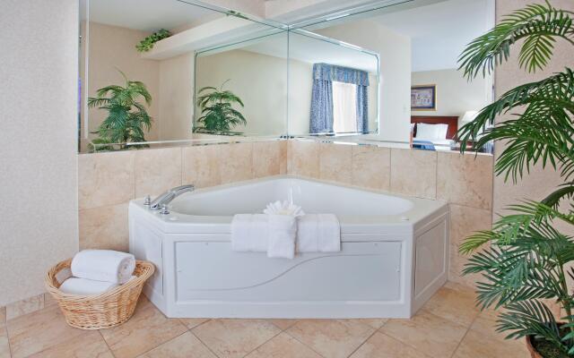 Holiday Inn Express & Suites Farmington by IHG
