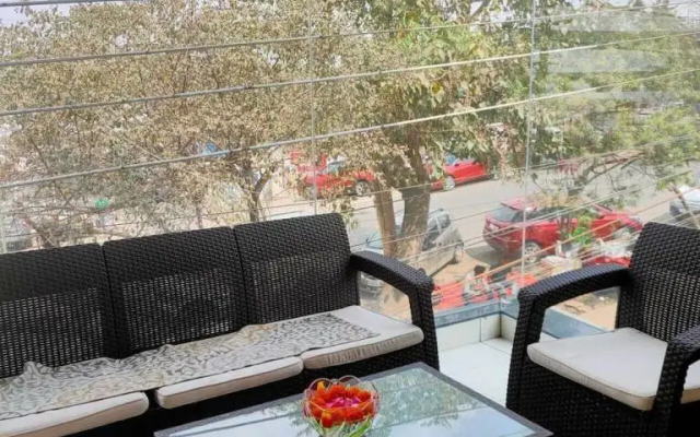 Anroute Stays127- Opposite Bansal Hospital