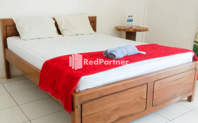 Flores One Love Homestay Hostel and Tours