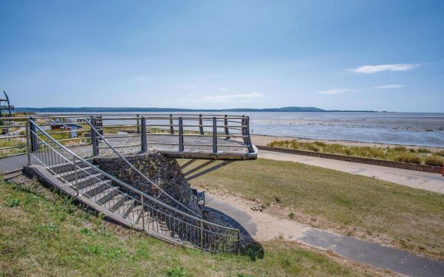 Beach View - 2 Bedroom Apartment - Llanelli