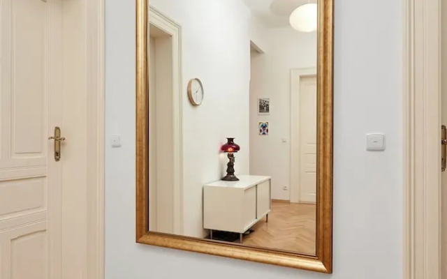 Room & Parking Assistance