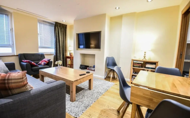 2-bedroom Tower Bridge Apartment Private Terrace for 6, London