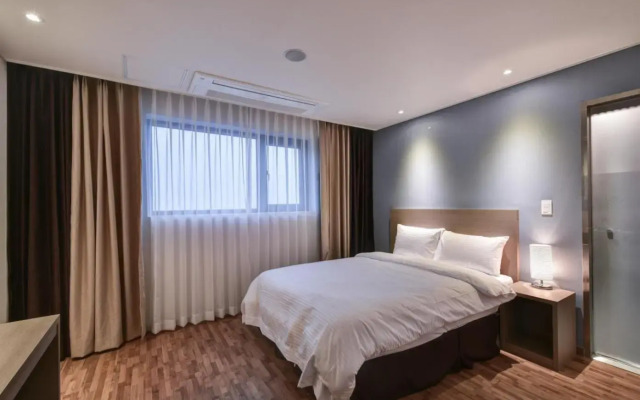 Sea & Moon Tourist Hotel