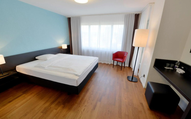 HOTEL illuster - Urban & Local