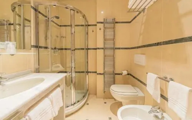 Dado Hotel International