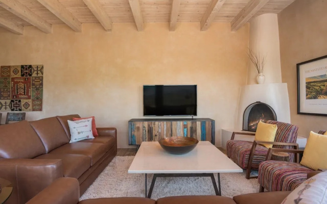 Valle Del Sol - Unbeatable Views, Spacious Luxury Home, Impeccable Furnishings