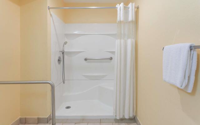 Country Inn & Suites by Radisson, Vallejo Napa Valley, CA