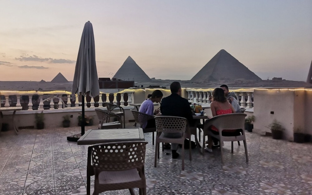Pyramids stars view Inn