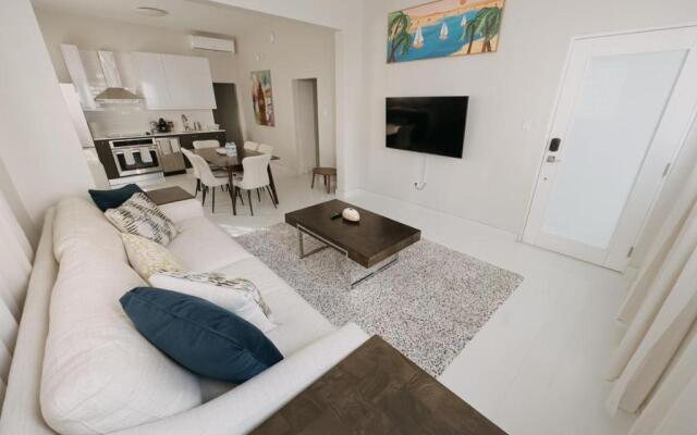 Luxurious Beachside 3-Br Apt