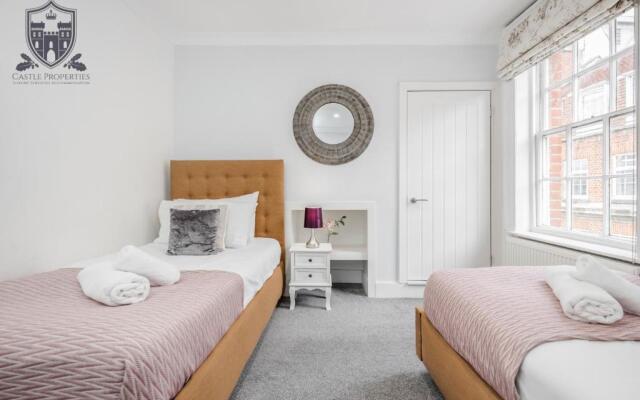 Castle Properties: The Sovereign 5 Bed Town House