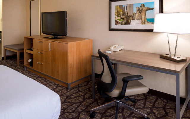 Holiday Inn Hotel & Suites Warren by IHG