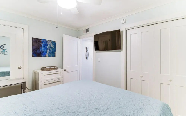 Beachfront Abode w/ Pool Access in Gulf Shores!