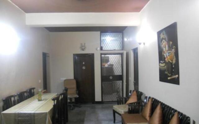 Delhi Expats Guest Home