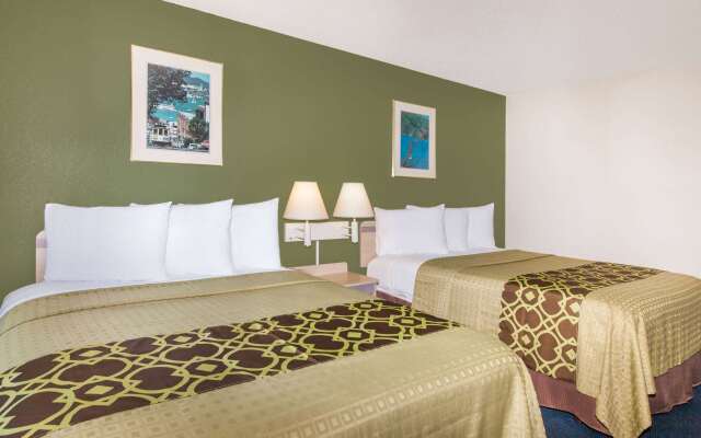 Travelodge by Wyndham Los Banos CA