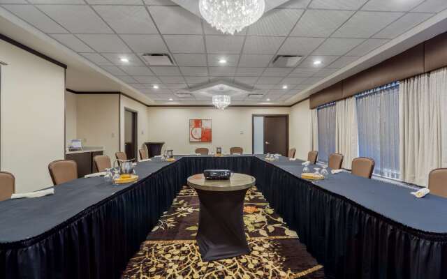 Best Western Premier Denham Inn & Suites