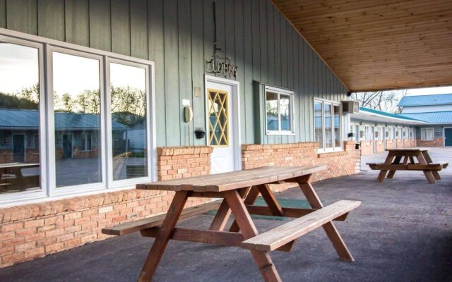 Deer Lodge Motel