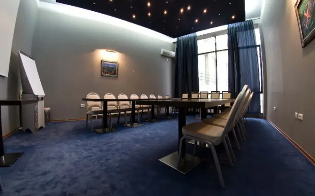Seven Hotel