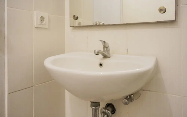 Comfortable and Simple 2BR Apartment at 19 Avenue