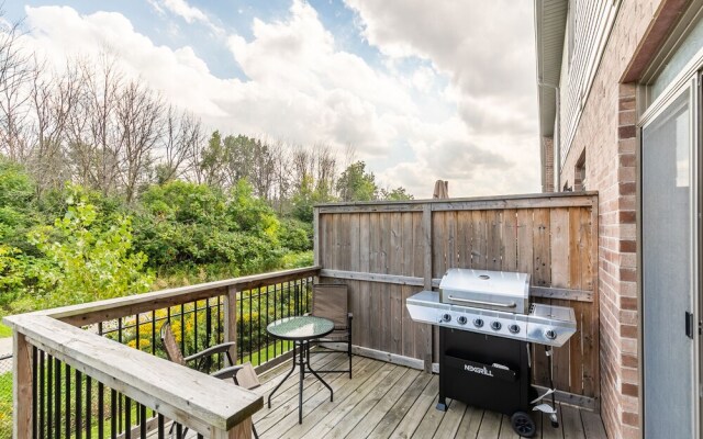 GLOBALSTAY. Modern Townhomes on Lake Ontario