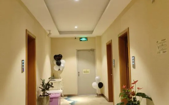 Tonghai Yunshang Impression Theme Hotel