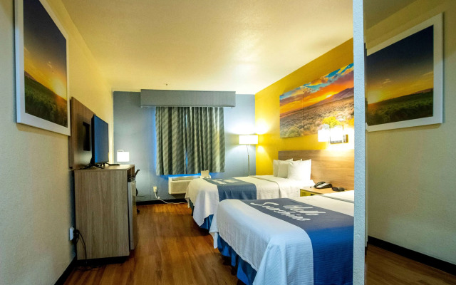 Days Inn & Suites by Wyndham Houston North/Aldine