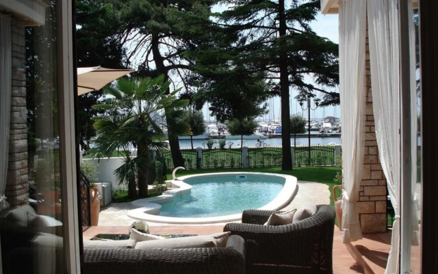 Villa Umag in Umag With 5 Bedrooms and 5 Bathrooms
