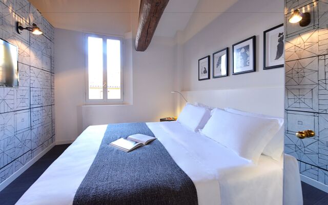 Al Cappello Rosso Suite Apartments
