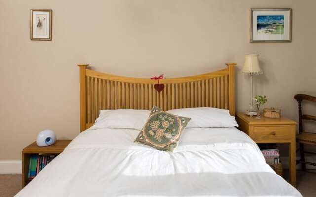 Luxury Escape with Garden and Parking