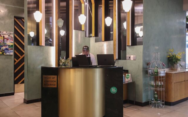 Sandton Smart Apartment Thirteen