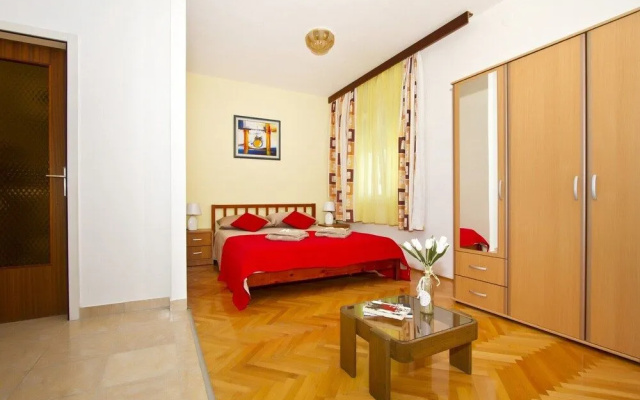 Apartment Topic near Beach