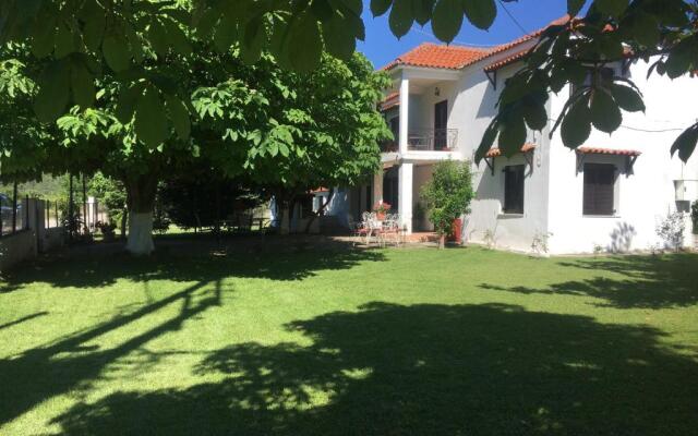 Sarakinas Farm House