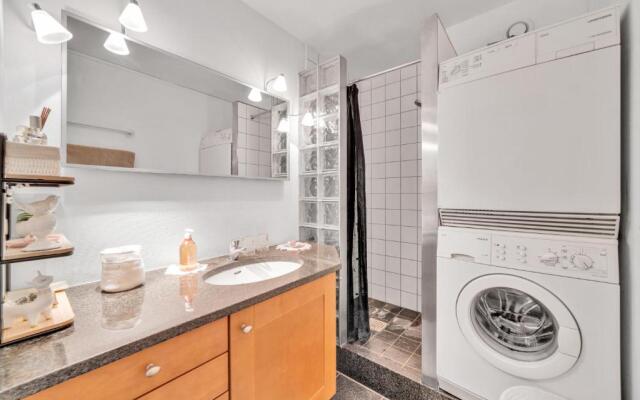 La Prom - a two bedroom apartment with a sea view