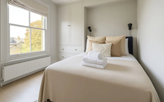 1 Bed Flat near Westfield