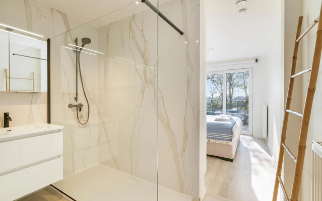 The Waves-Luxurious 3bedroom app w big terrace & garage