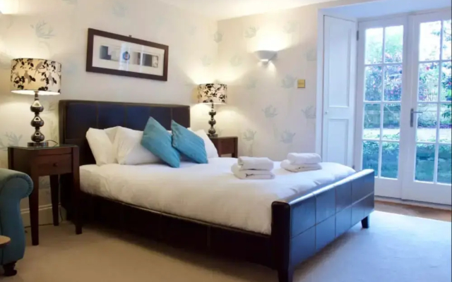 Beautiful New Town Studio, With Patio