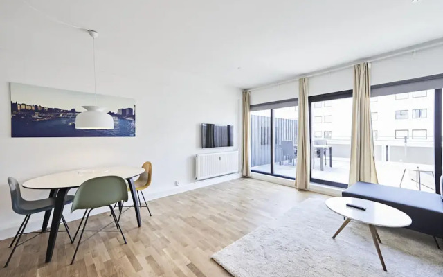 Cool 1-bed With Private Terrace