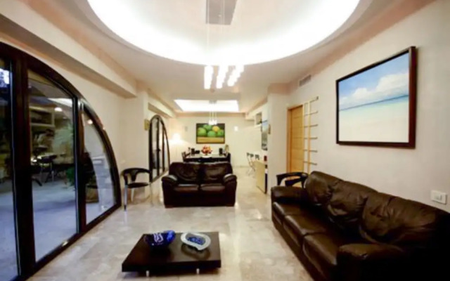 David Village with Pool & Patio