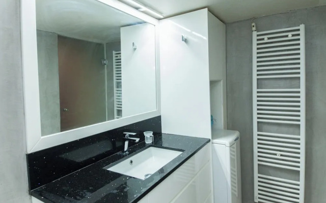 Stylish Sauna Retreat Apt in Gazi