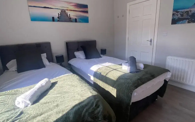 2BR Cozy Duplex in Belfast