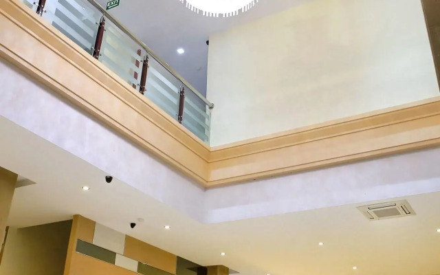 OYO 775 Aviari Hotel