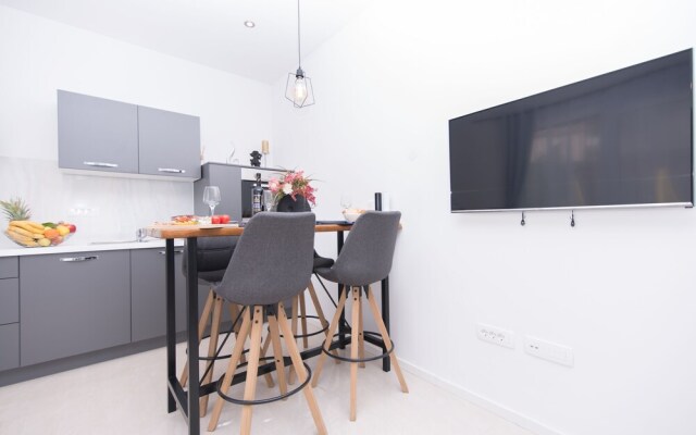 Inviting 2-bed Apartment in Podstrana