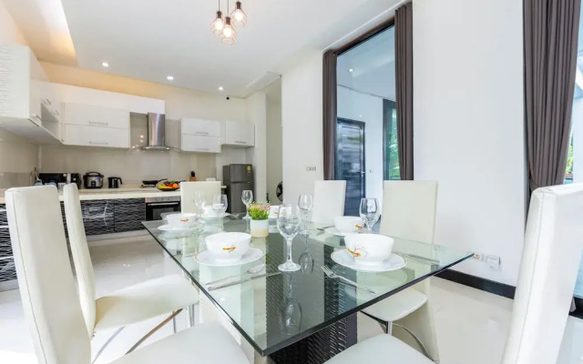 4 Bedroom Modern Pool Villa BL10