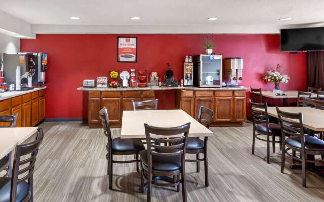 Econo Lodge Inn & Suites Oconto