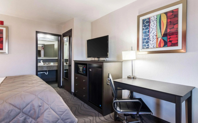 Clarion Inn & Suites Russellville I-40