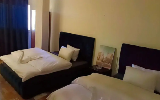 Pyramids stars view Inn