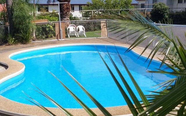 Mollymook Ocean View Motel Reward Long Stays - Over 18's Only