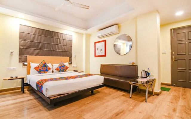 OYO Townhouse 152 Sarat Colony